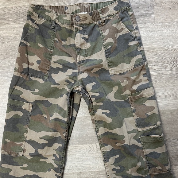 No Boundaries Camouflage Flare Pants - Picture 3 of 4